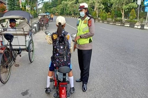 sepeda listrik di jalan raya